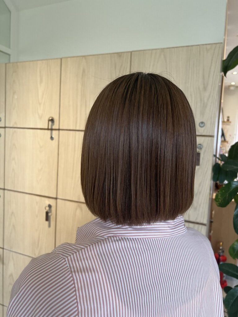 30代40代大人かわいい潤艶髪ストレートショートボブベージュ