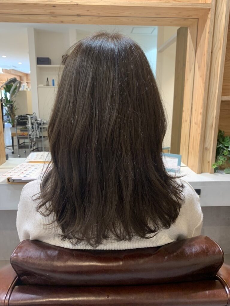 10代20代人気◎大人透明感カラー×オシャレセミディスタイル